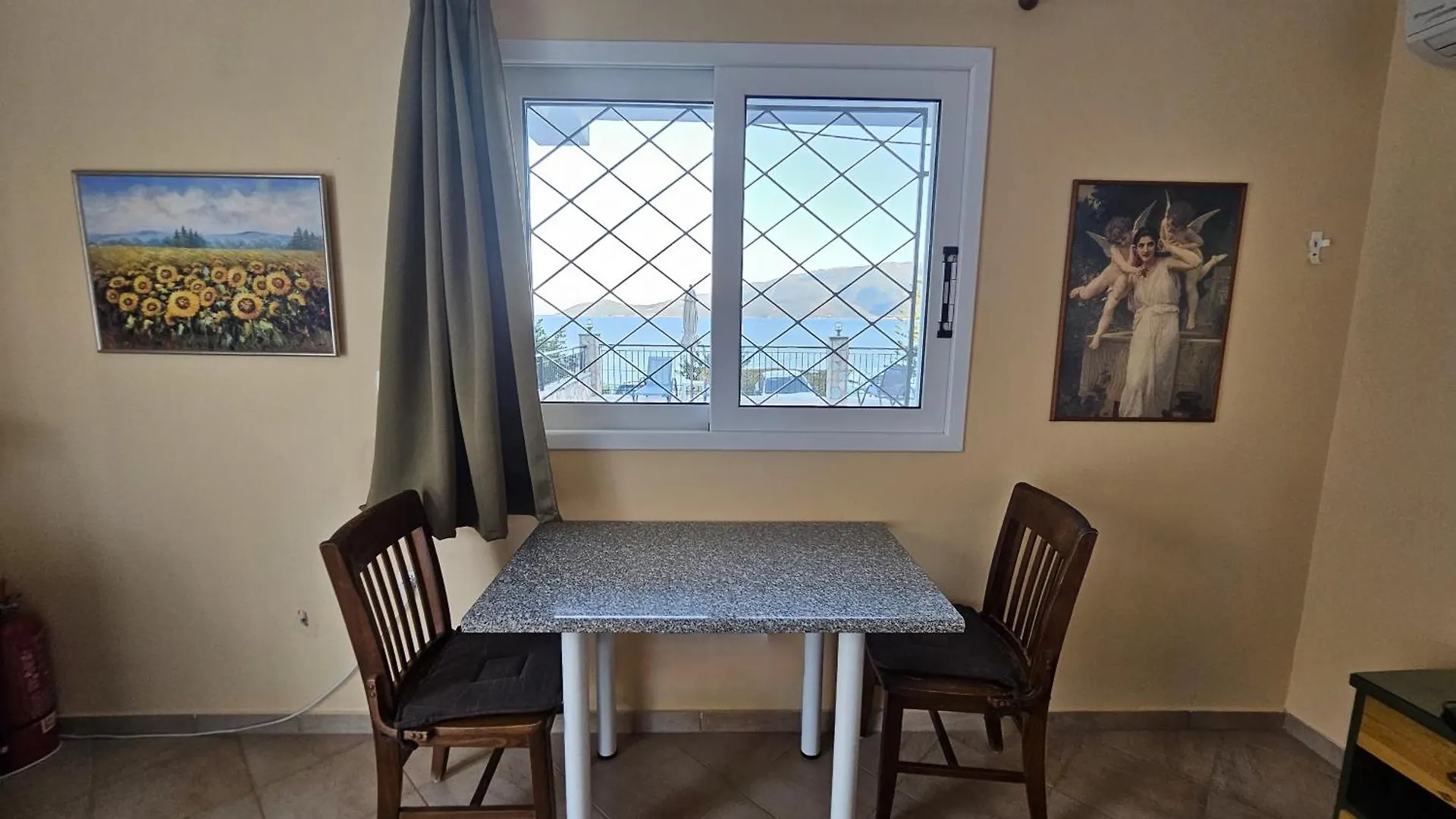 Mema'S Apartment Αγία Ευφημία